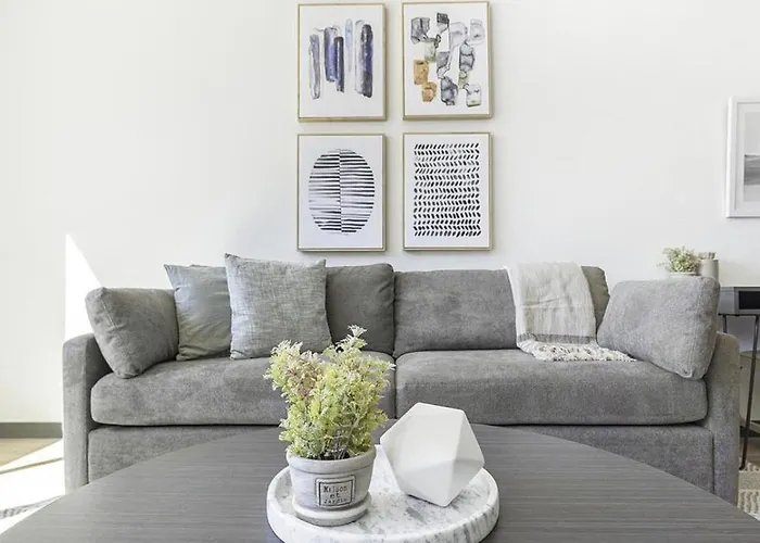 Landing - Modern With Amazing Amenities Apartment